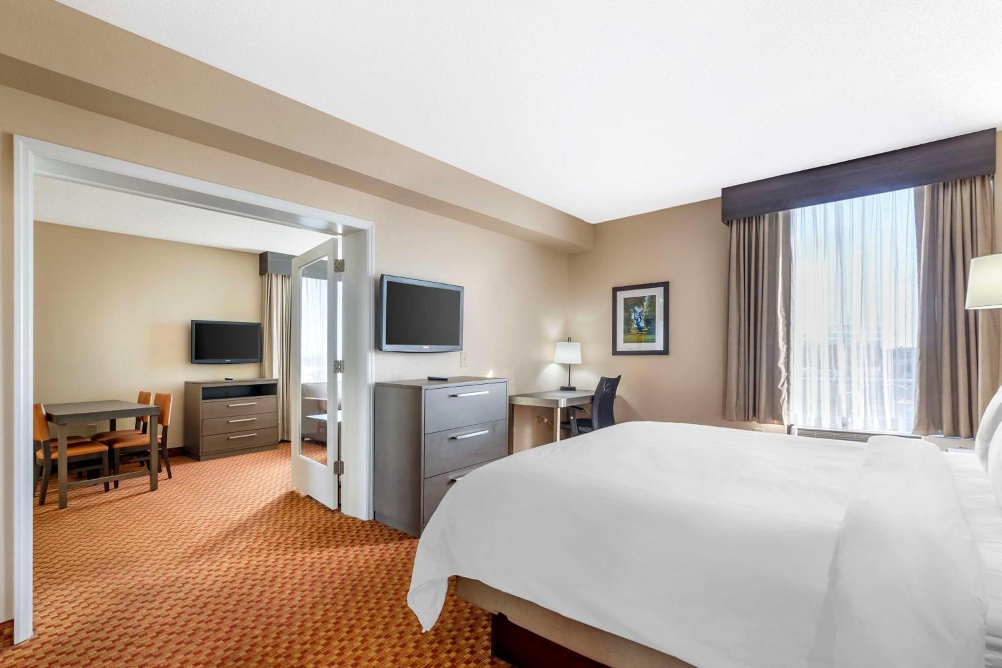Best Western Plus Kendall Hotel & Suites The Crossings Exterior photo