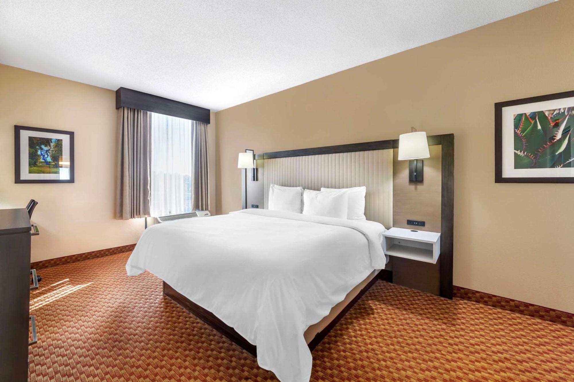 Best Western Plus Kendall Hotel & Suites The Crossings Exterior photo