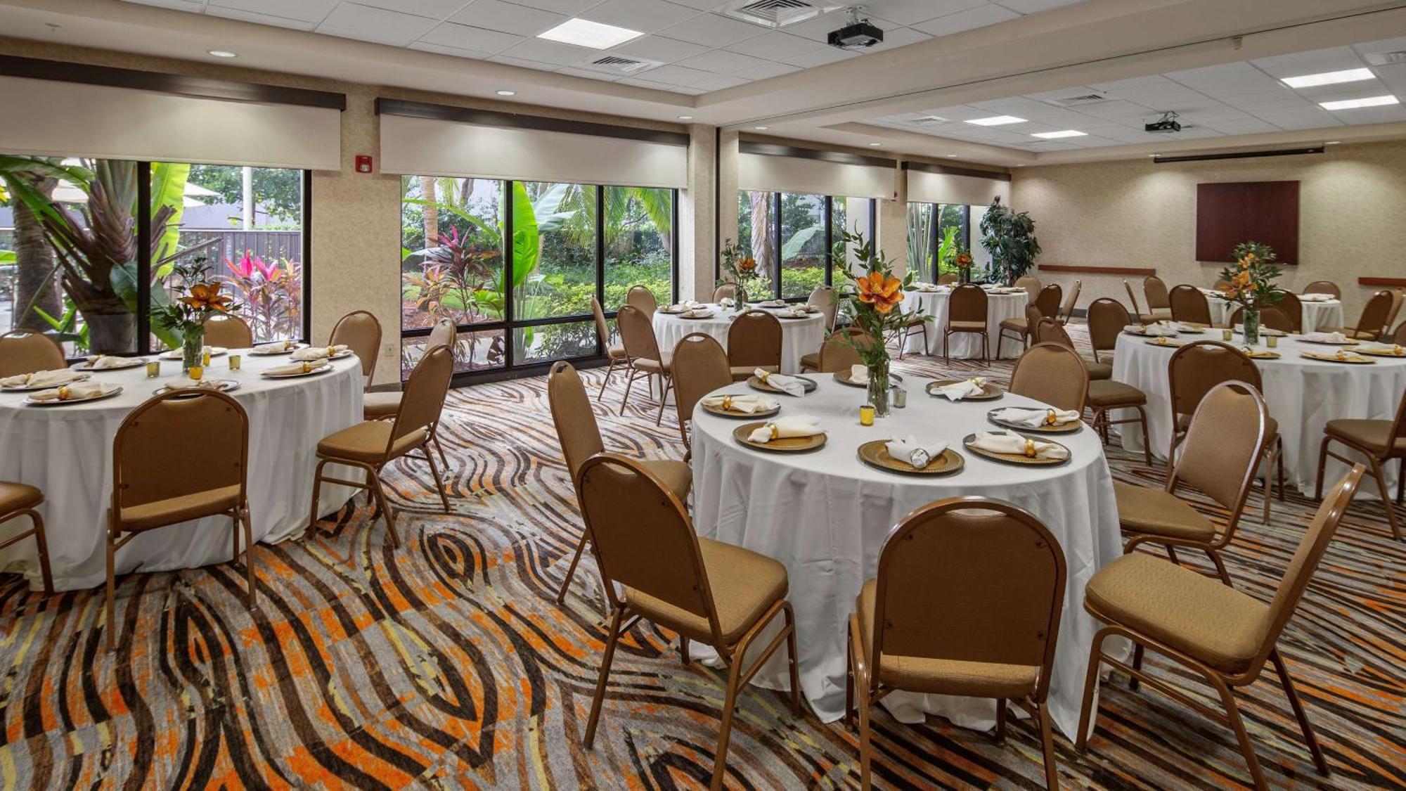 Best Western Plus Kendall Hotel & Suites The Crossings Exterior photo