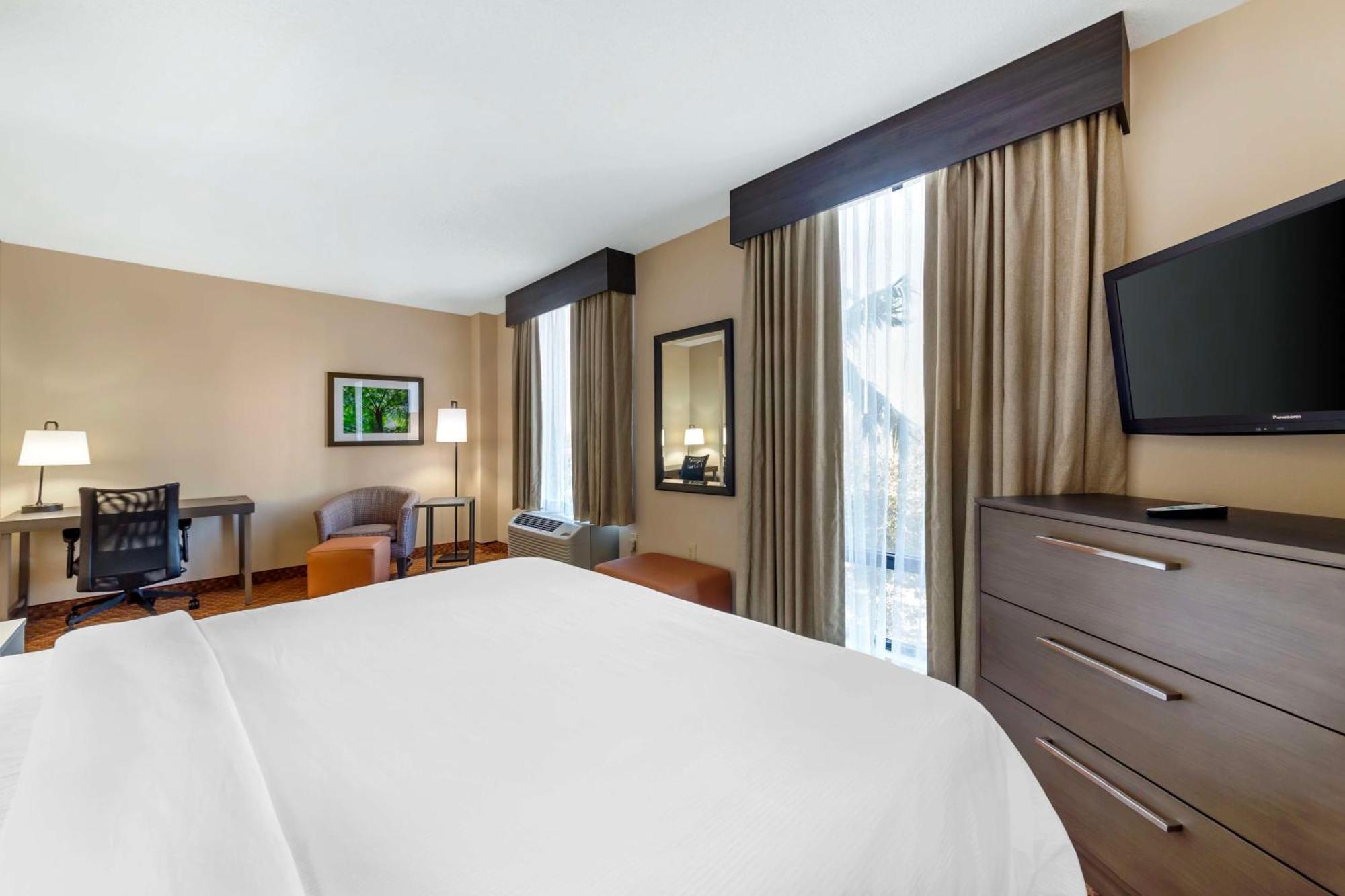 Best Western Plus Kendall Hotel & Suites The Crossings Exterior photo