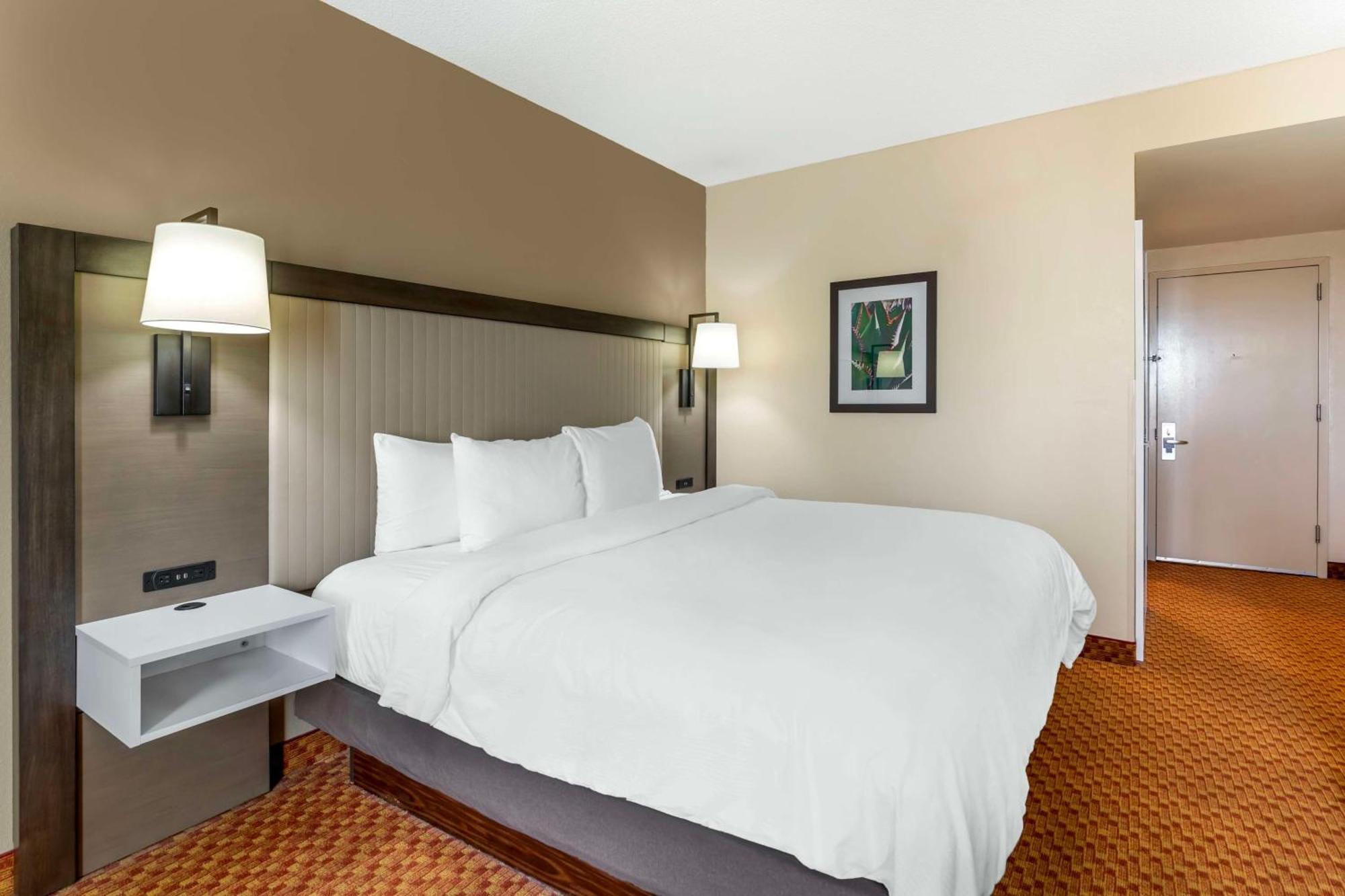 Best Western Plus Kendall Hotel & Suites The Crossings Exterior photo