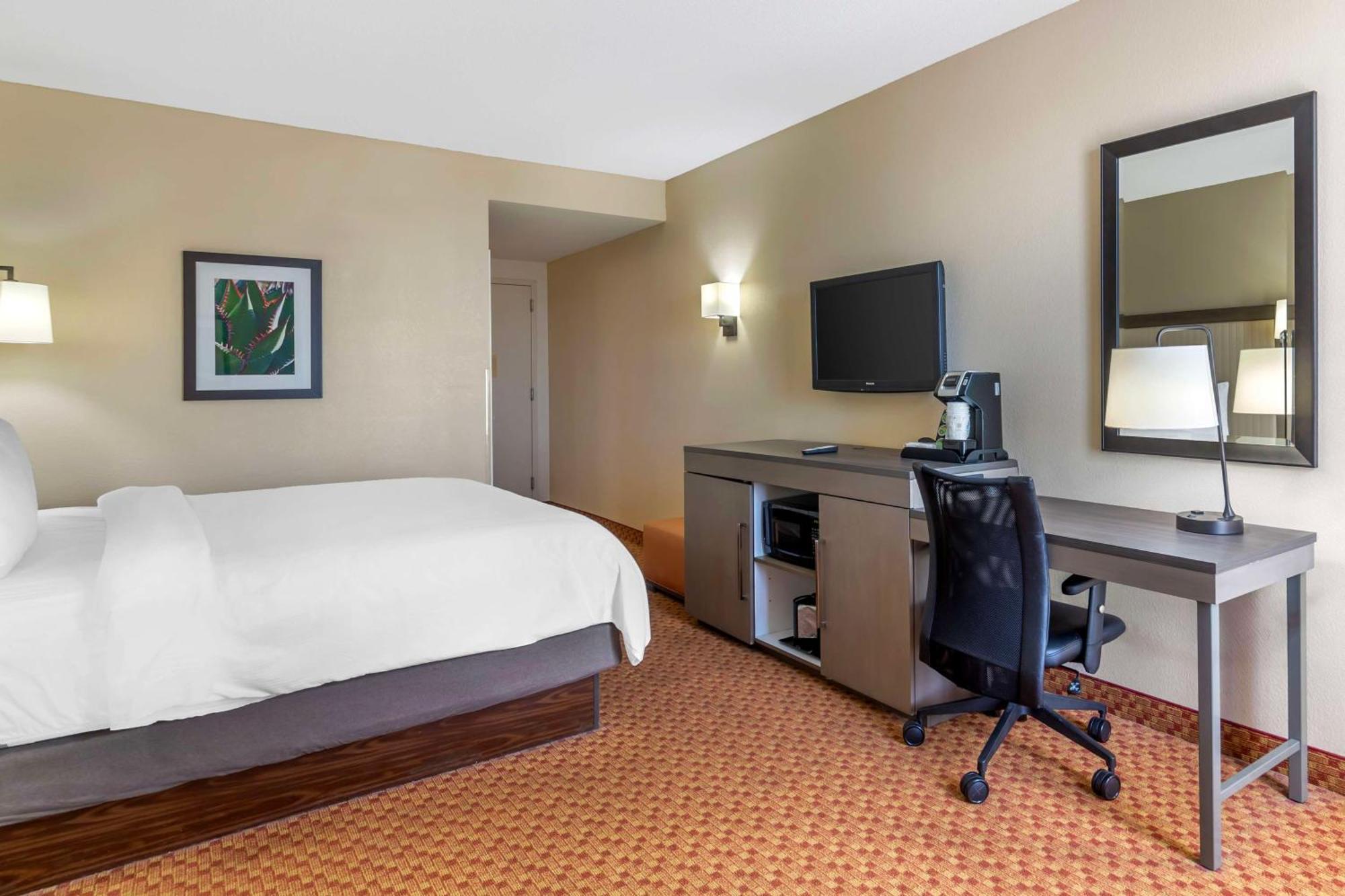Best Western Plus Kendall Hotel & Suites The Crossings Exterior photo