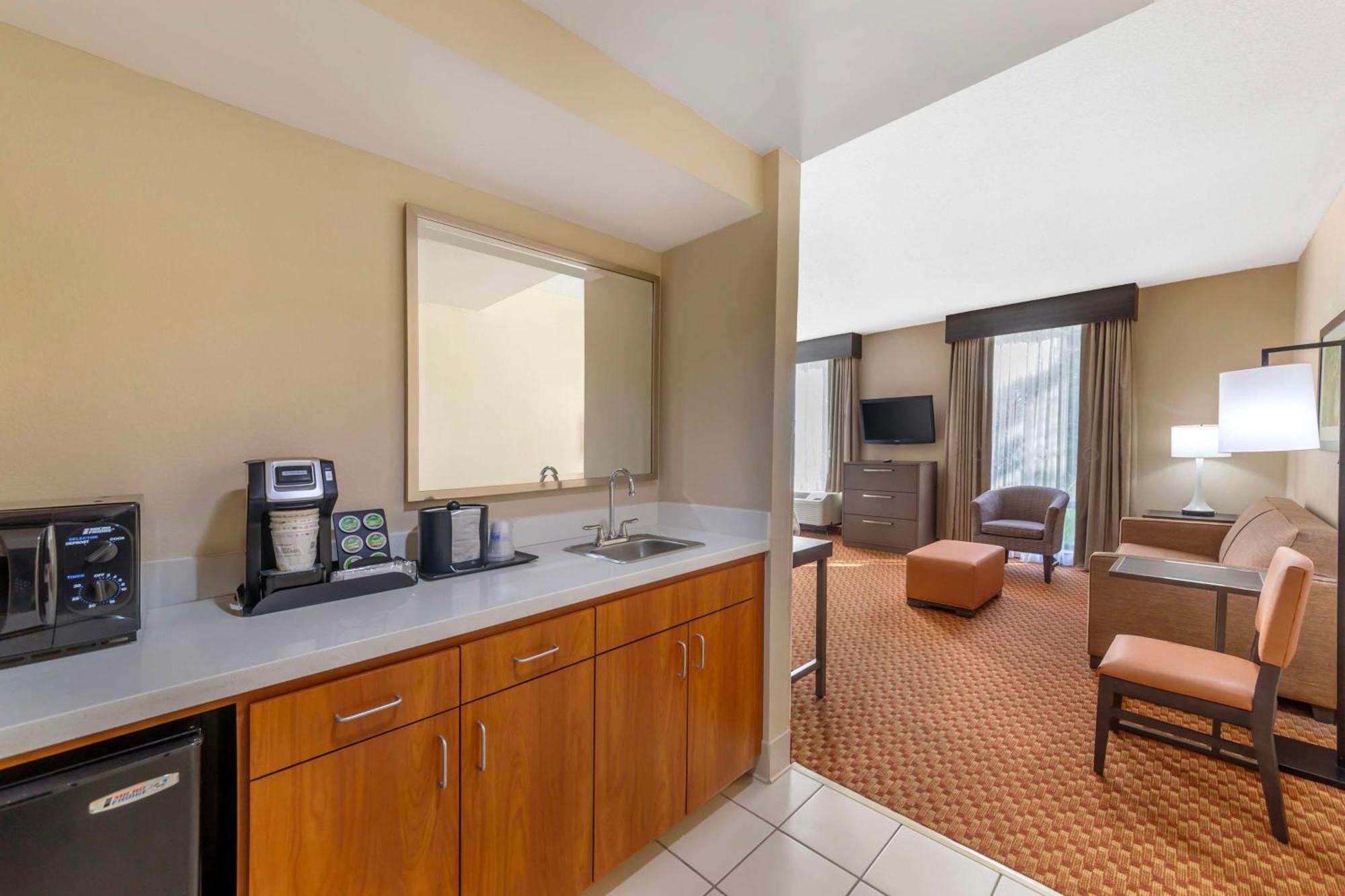 Best Western Plus Kendall Hotel & Suites The Crossings Exterior photo