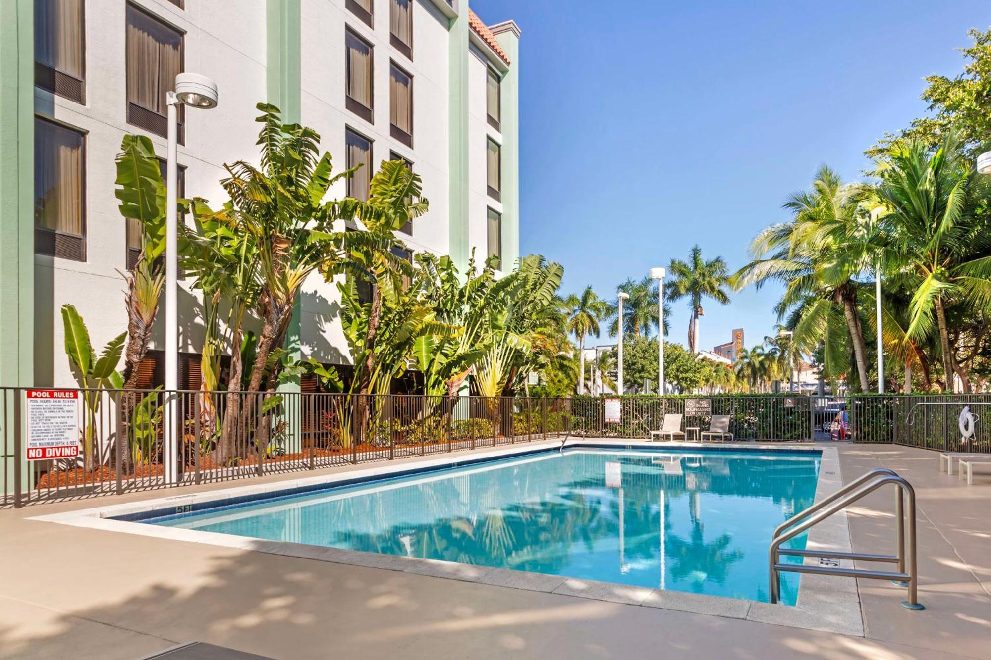 Best Western Plus Kendall Hotel & Suites The Crossings Exterior photo