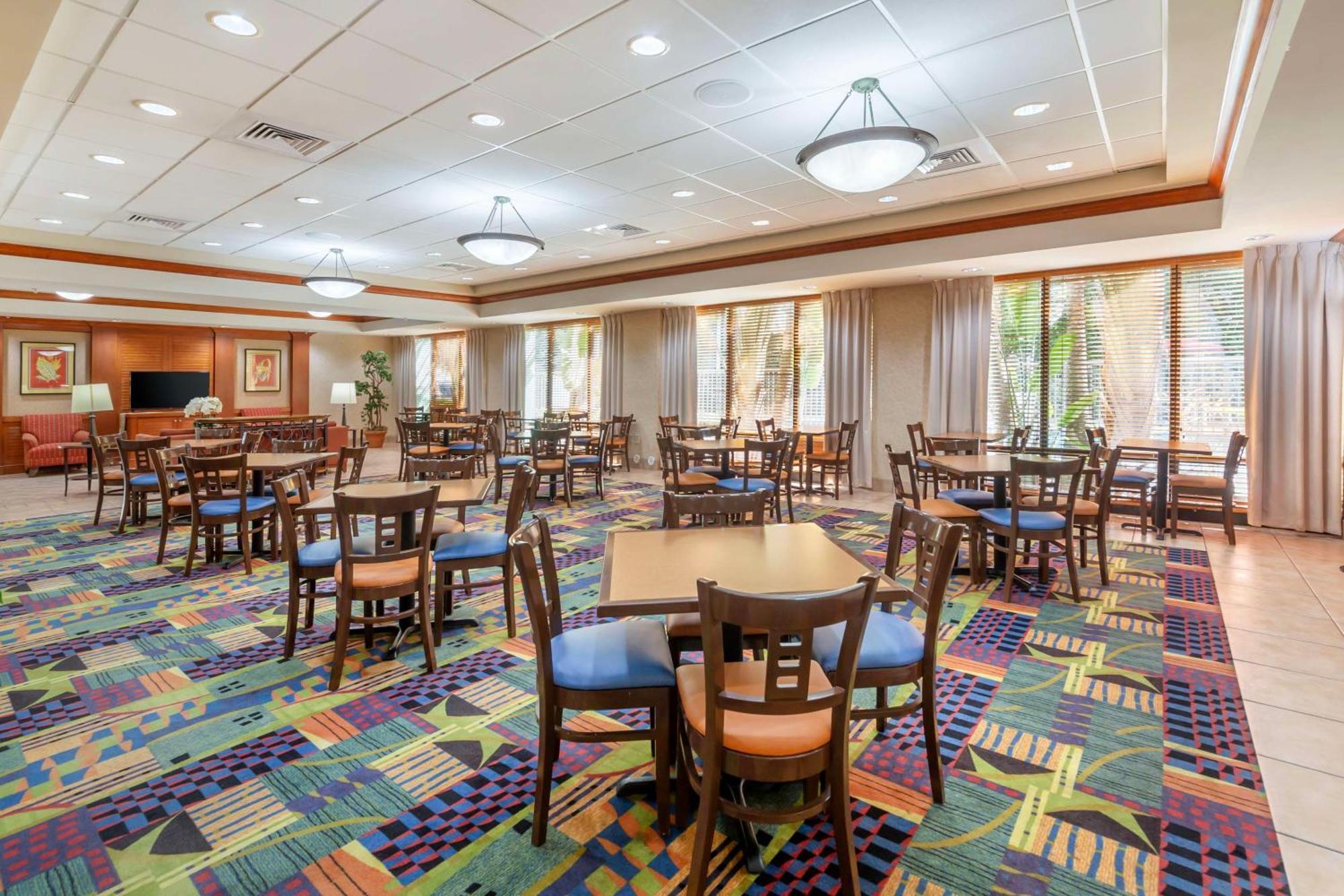 Best Western Plus Kendall Hotel & Suites The Crossings Exterior photo