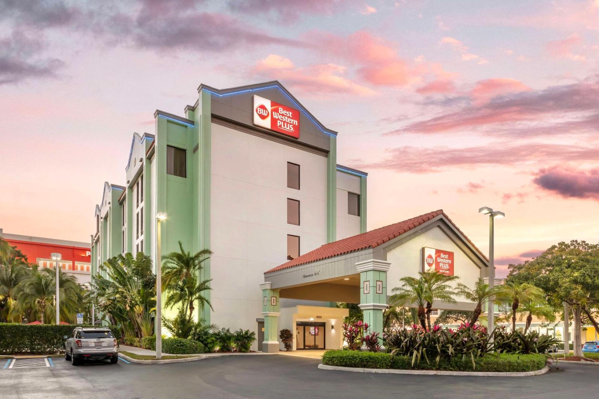 Best Western Plus Kendall Hotel & Suites The Crossings Exterior photo